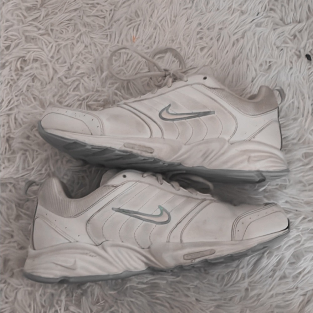 - Nike original vintage tennis shoes